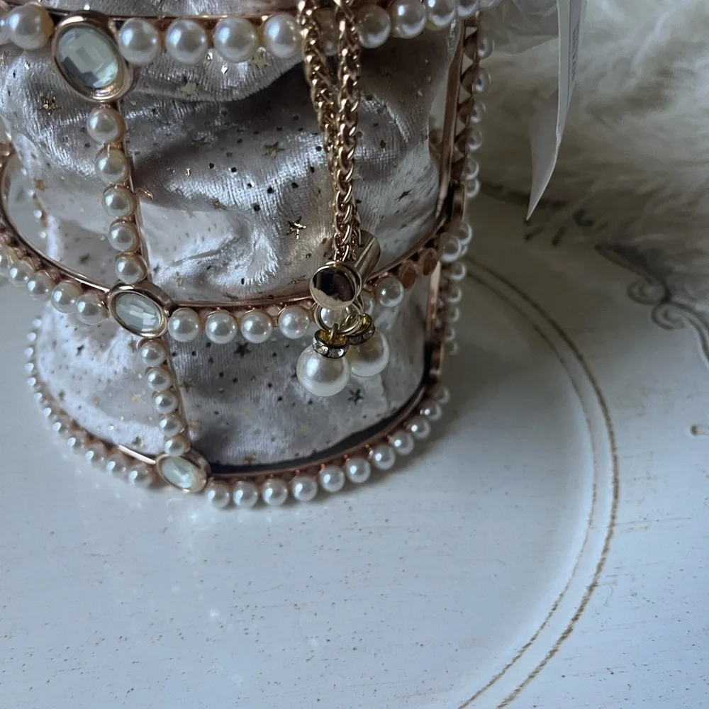 BOGO Elegant Pearl-Embellished gold tone basket or Bag - Picture 9 of 12